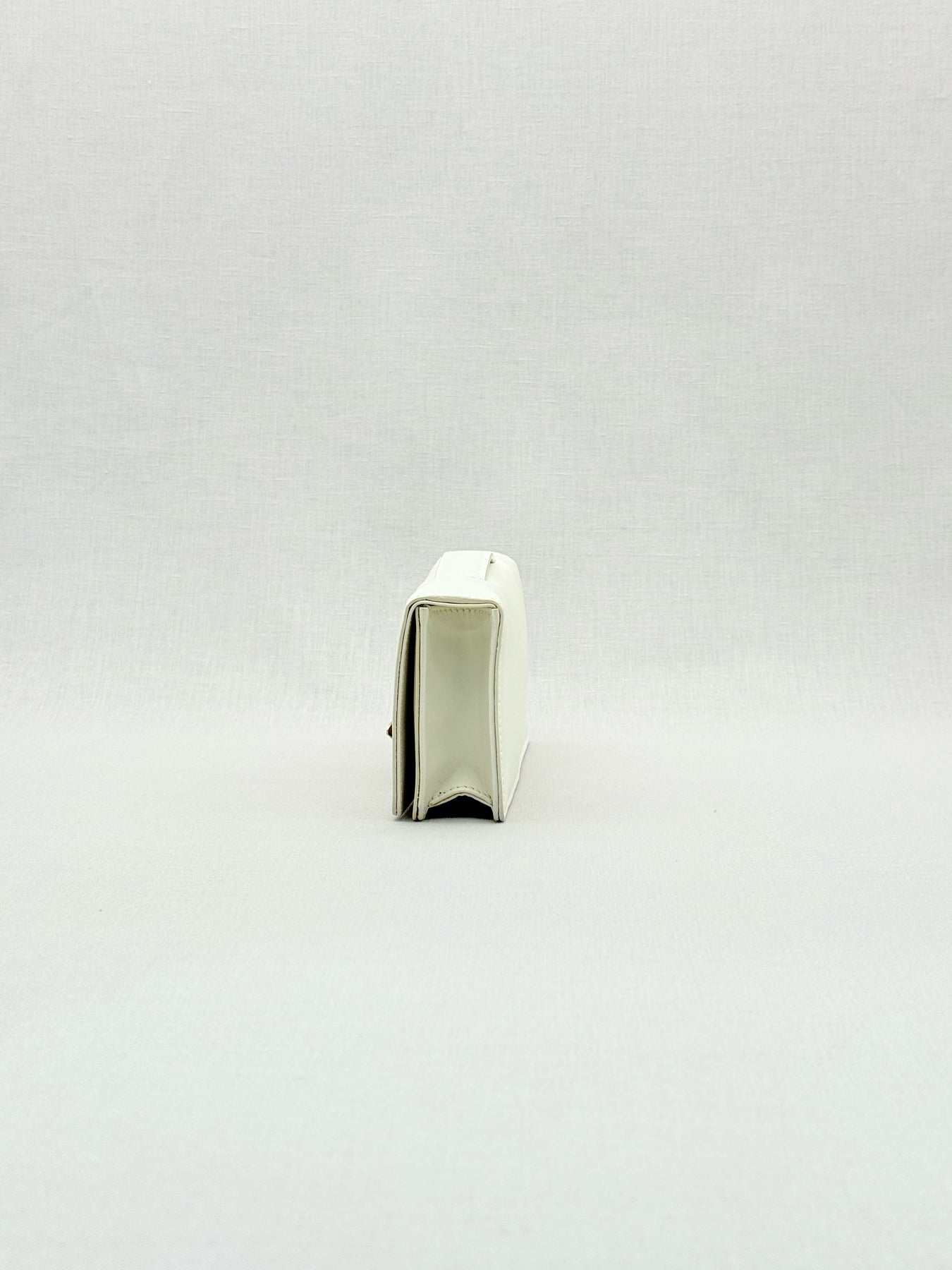 DIOR D-Bee White Clutch