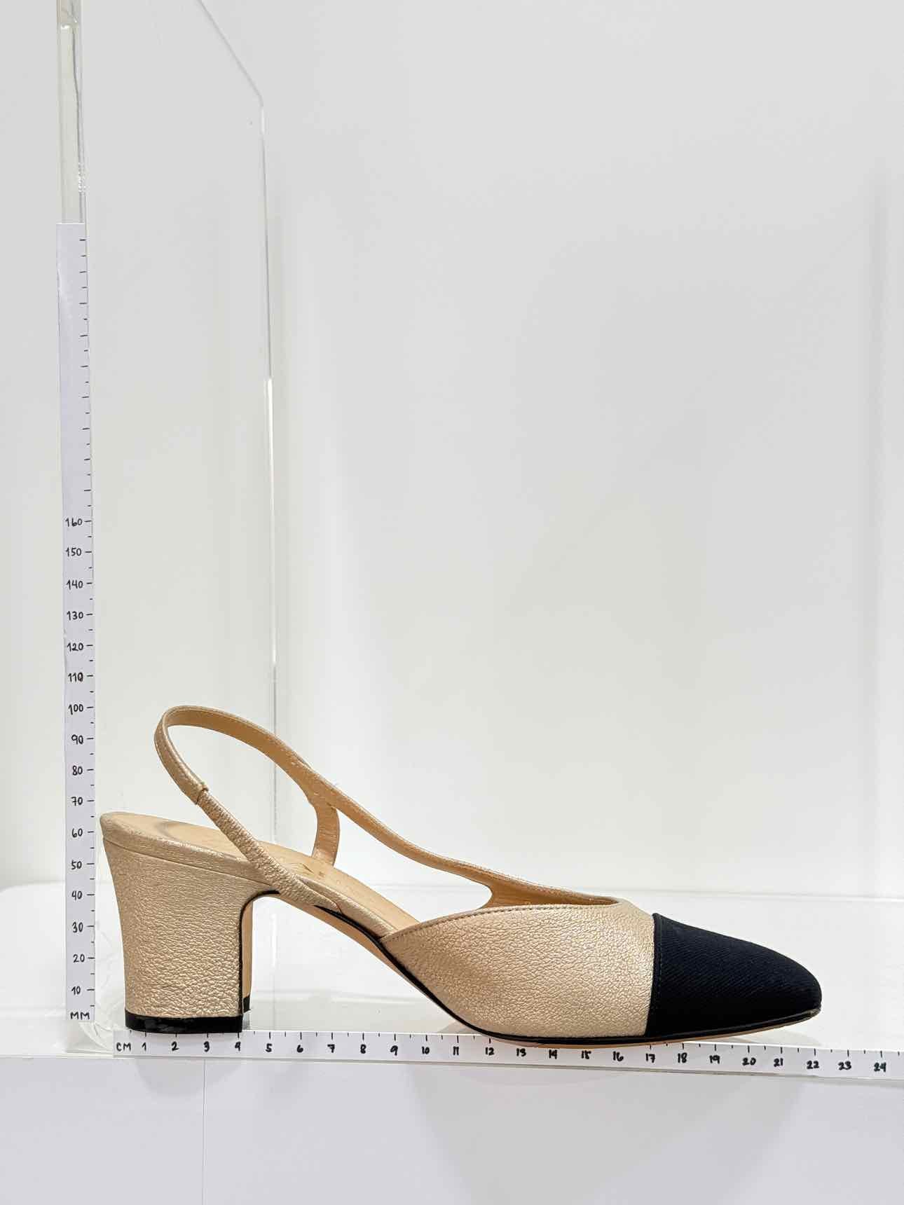 CHANEL Metallic Gold & Black Size EU 35.5 Slingbacks