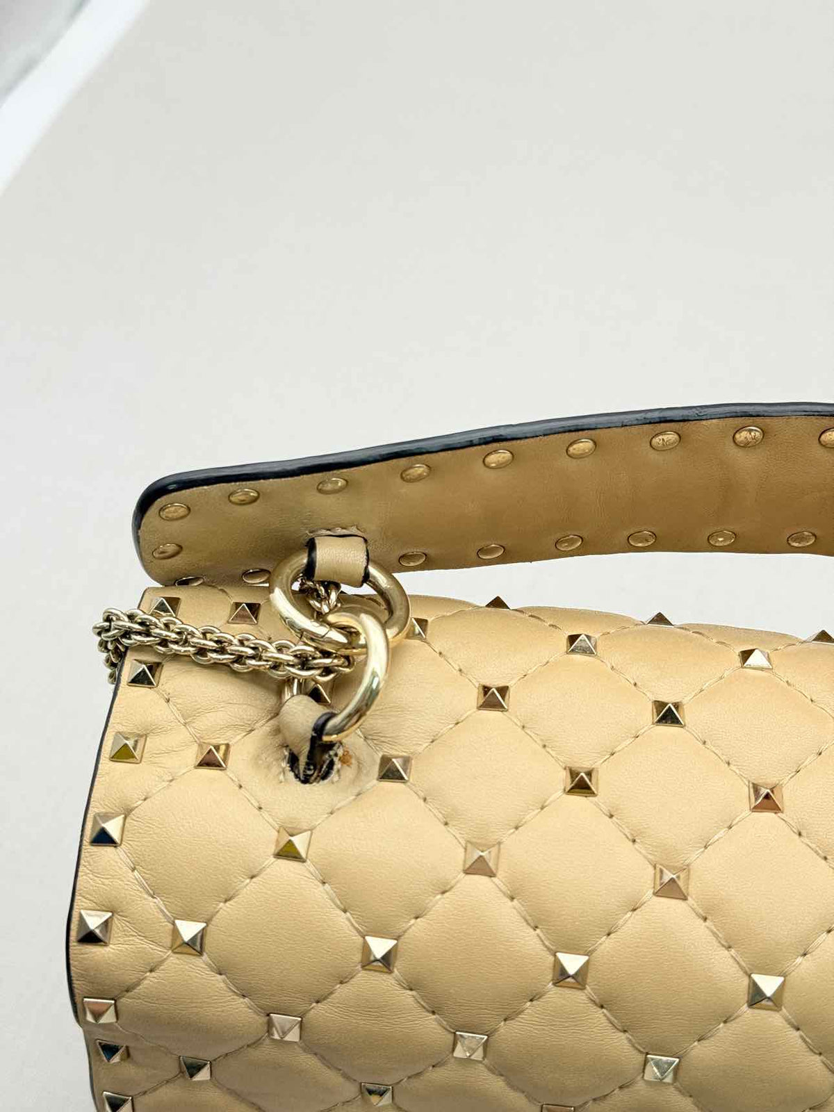 VALENTINO GARAVANI Rockstud Beige Quilted Shoulder Bag