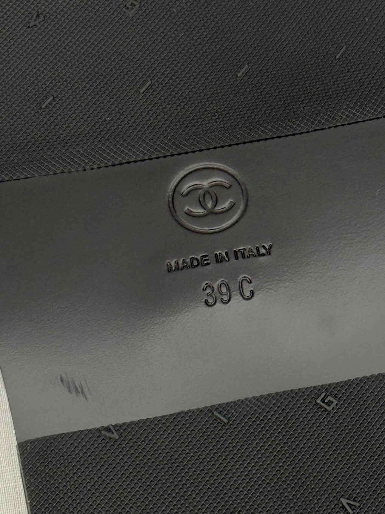 CHANEL Dad Black Quilted Size EU 39 Sandals