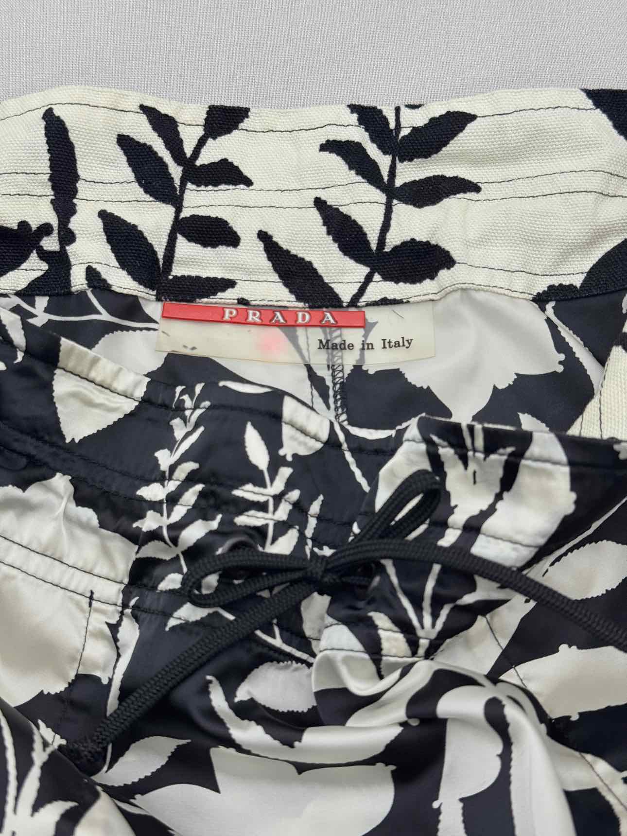 PRADA Black & White Size US 6 Knee Length Skirt
