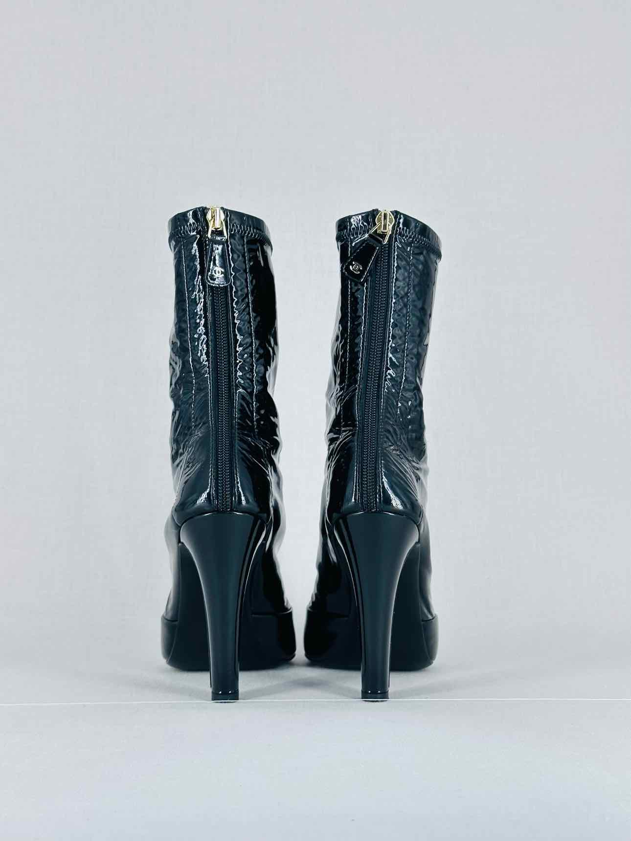 CHANEL Patent Black Size EU 40 Mid Calf Boots