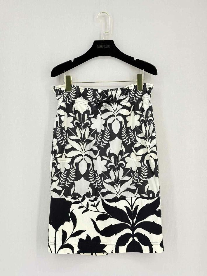 PRADA Black & White Size US 6 Knee Length Skirt