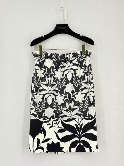 PRADA Black & White Size US 6 Knee Length Skirt