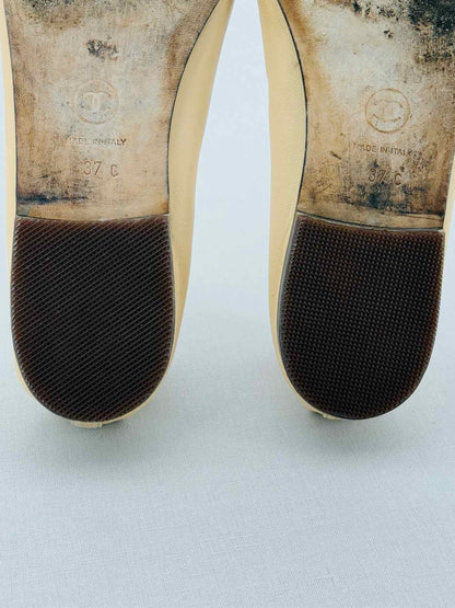CHANEL Beige & Black Size EU 37 Ballet Flats