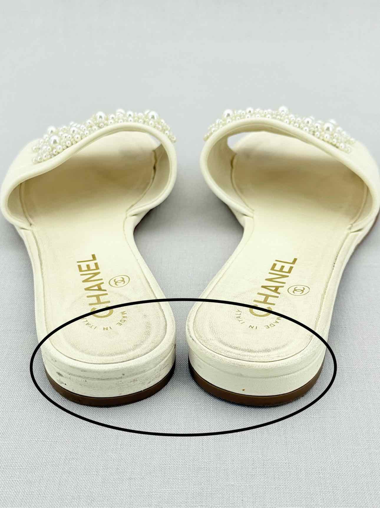 CHANEL CC Beige Size EU 37.5 Mules