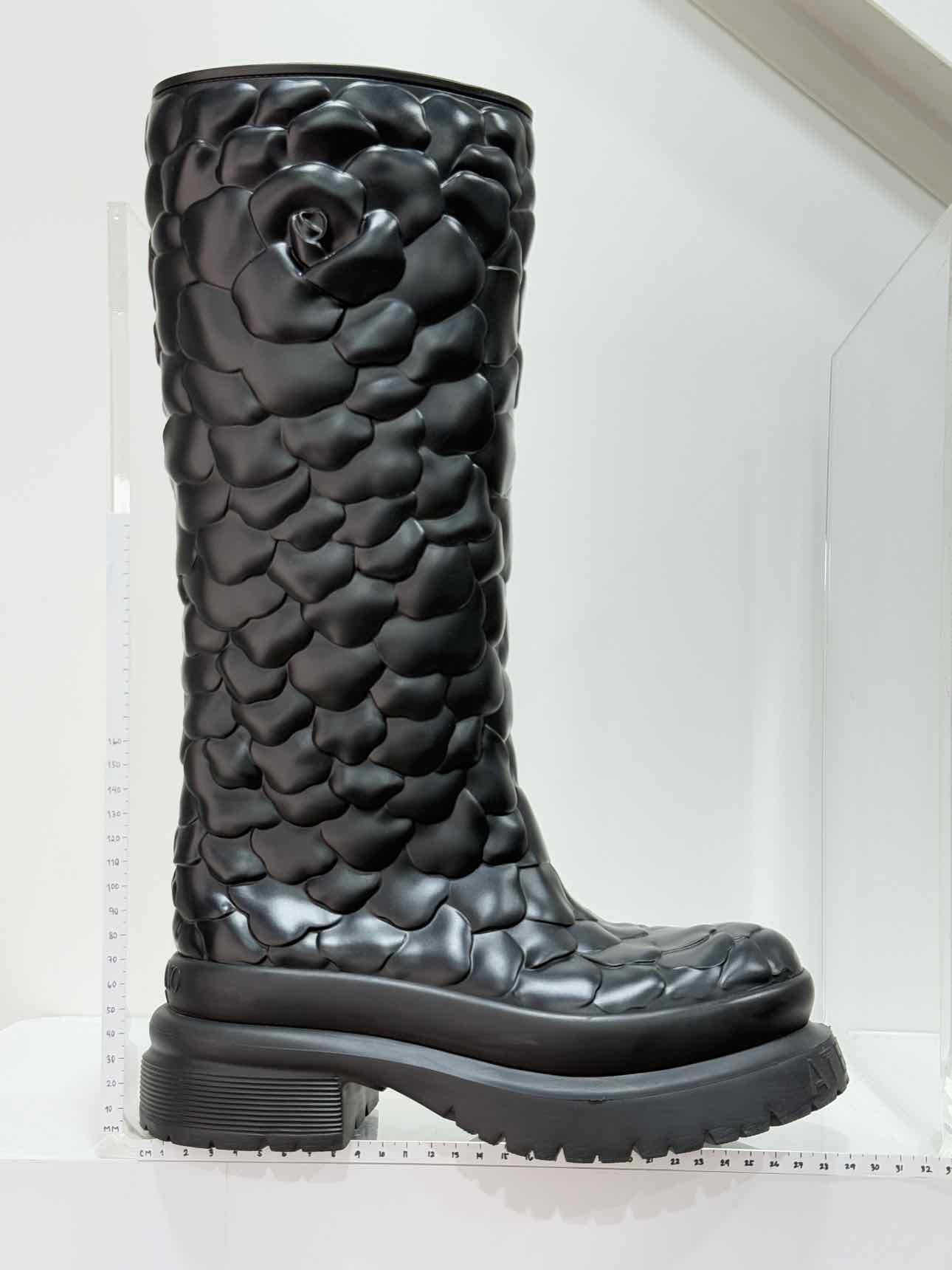 VALENTINO GARAVANI Black Size EU 39 Knee High Boots