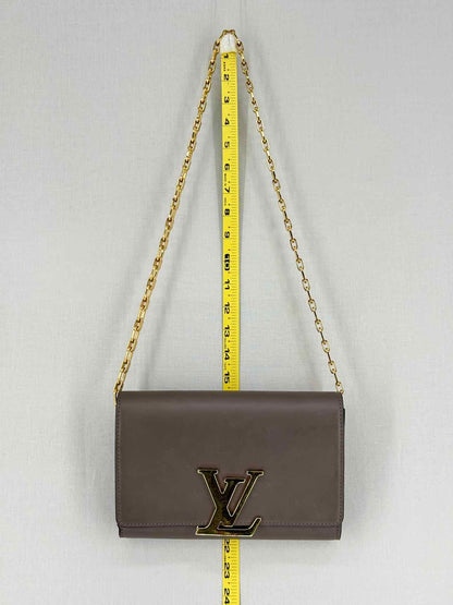 LOUIS VUITTON Chain Louise Taupe Clutch