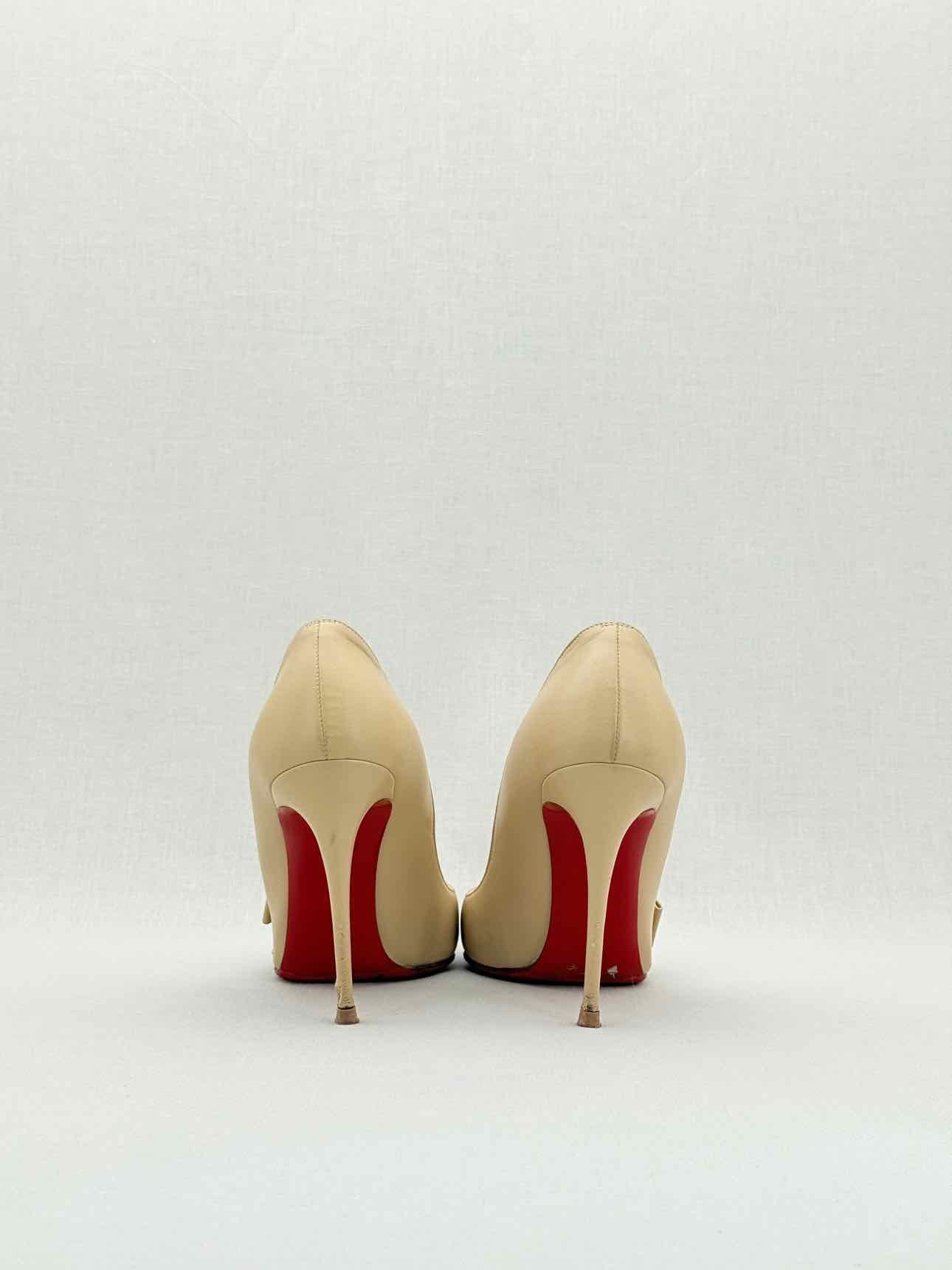 CHRISTIAN LOUBOUTIN Beige Size EU 39 Pumps