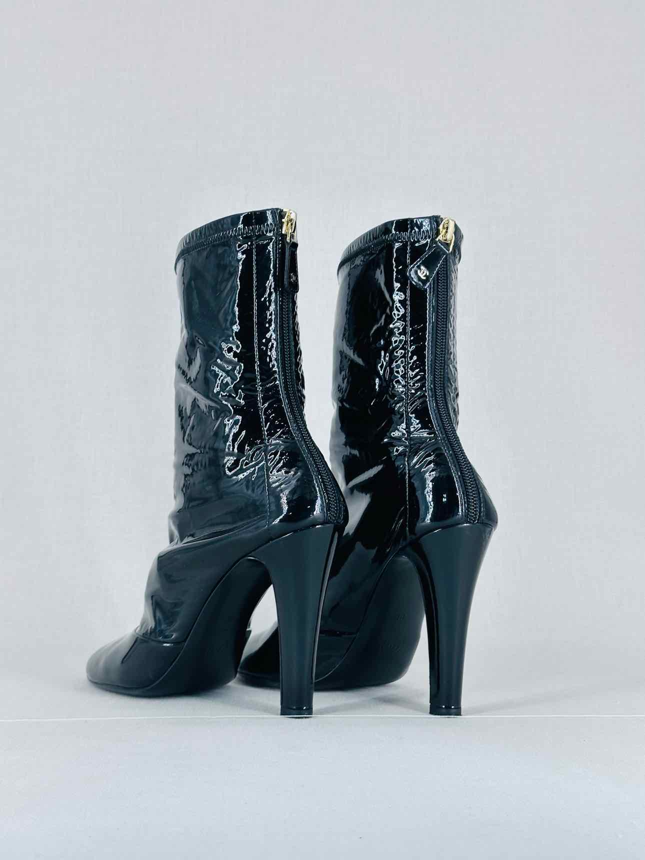 CHANEL Patent Black Size EU 40 Mid Calf Boots