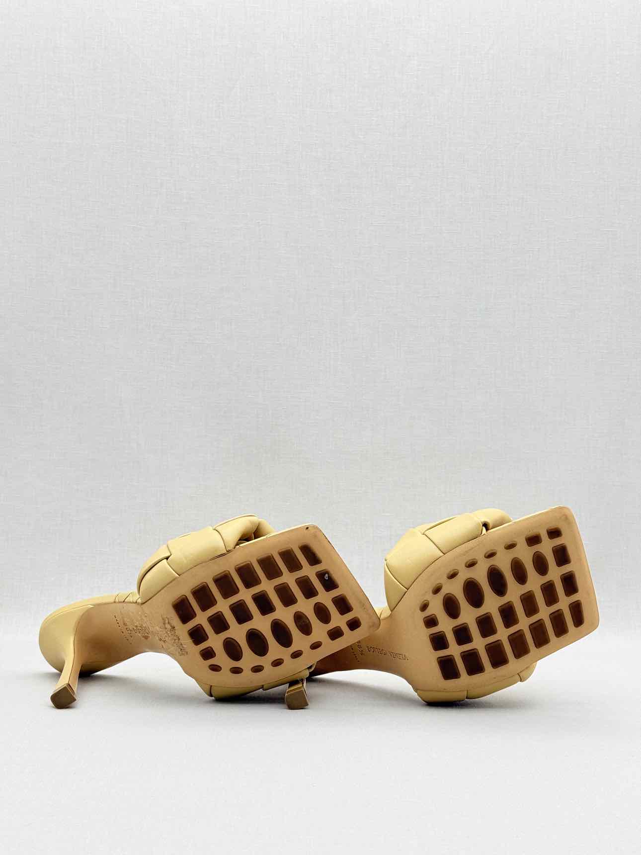 BOTTEGA VENETA Lido Beige Size EU 38.5 Mules