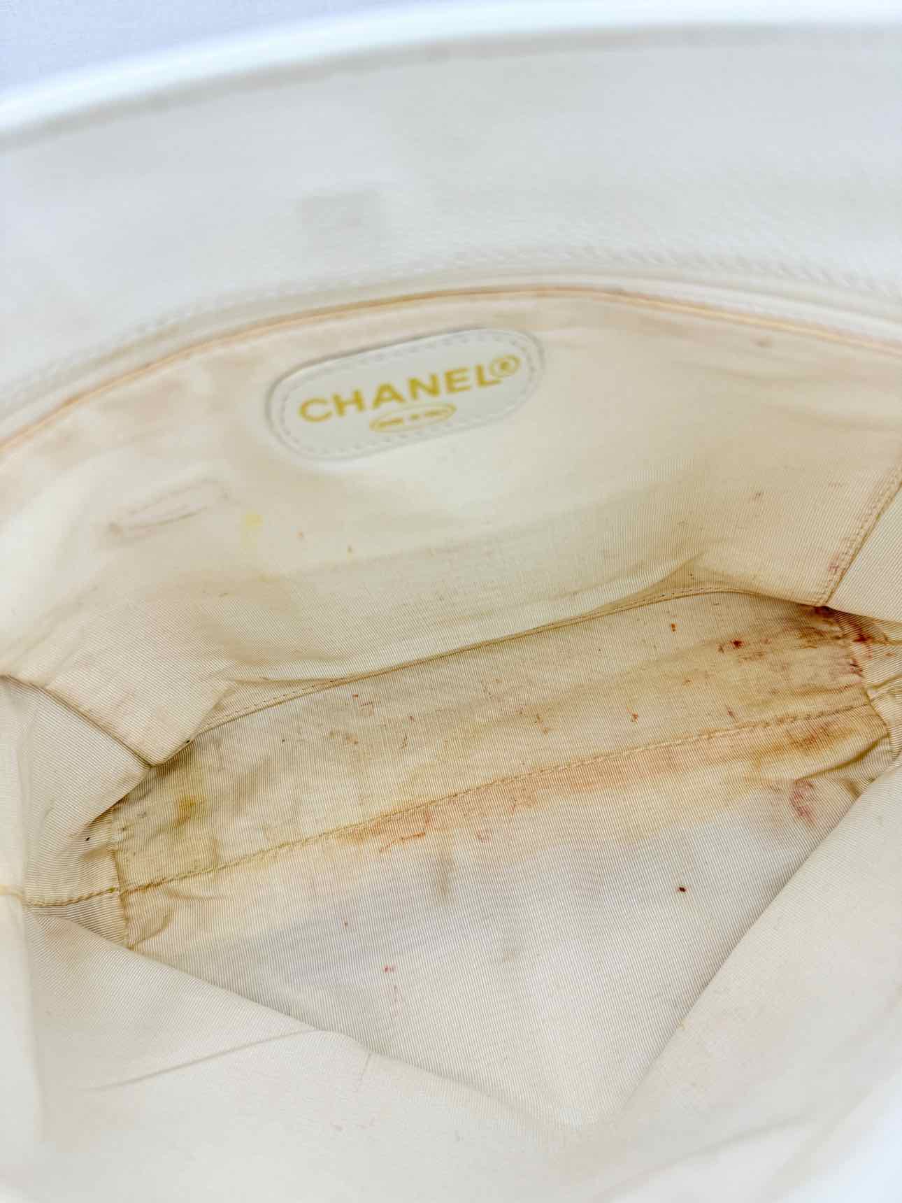 CHANEL White Shoulder Bag