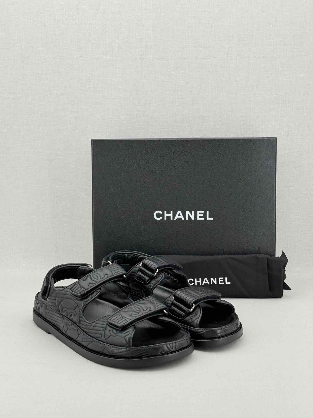 CHANEL Dad Black Quilted Size EU 38.5 Sandals