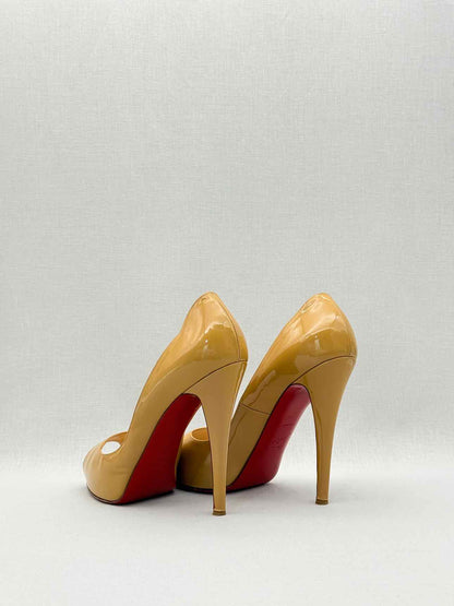 CHRISTIAN LOUBOUTIN Beige Size EU 40 Pumps