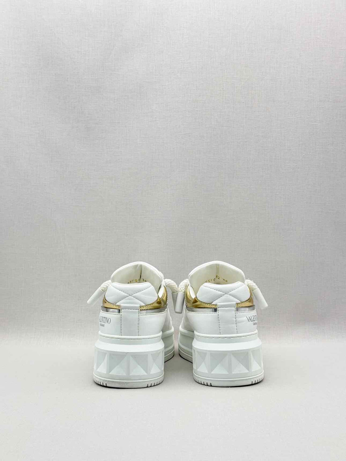 VALENTINO GARAVANI White Size EU 38 Sneakers