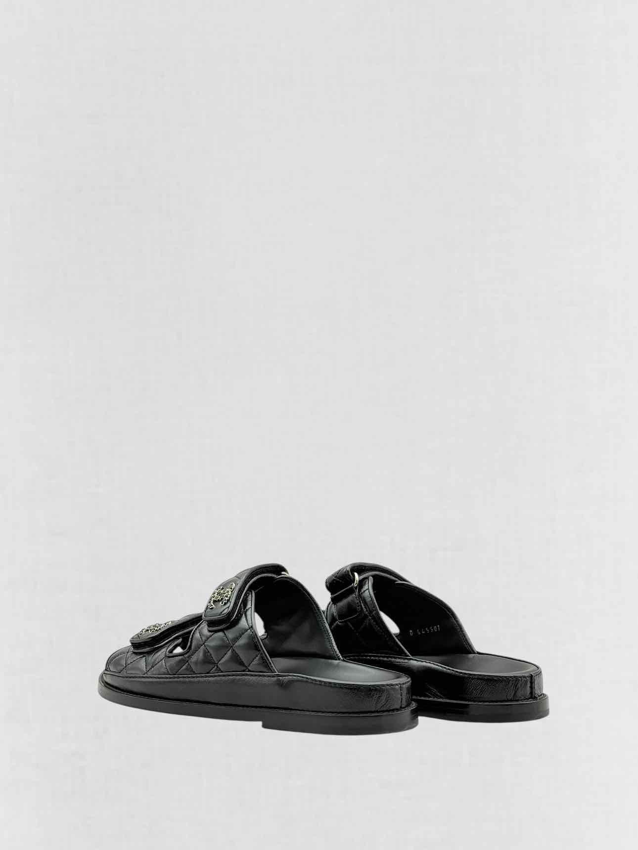 CHANEL Dad Black Quilted Size EU 39 Sandals