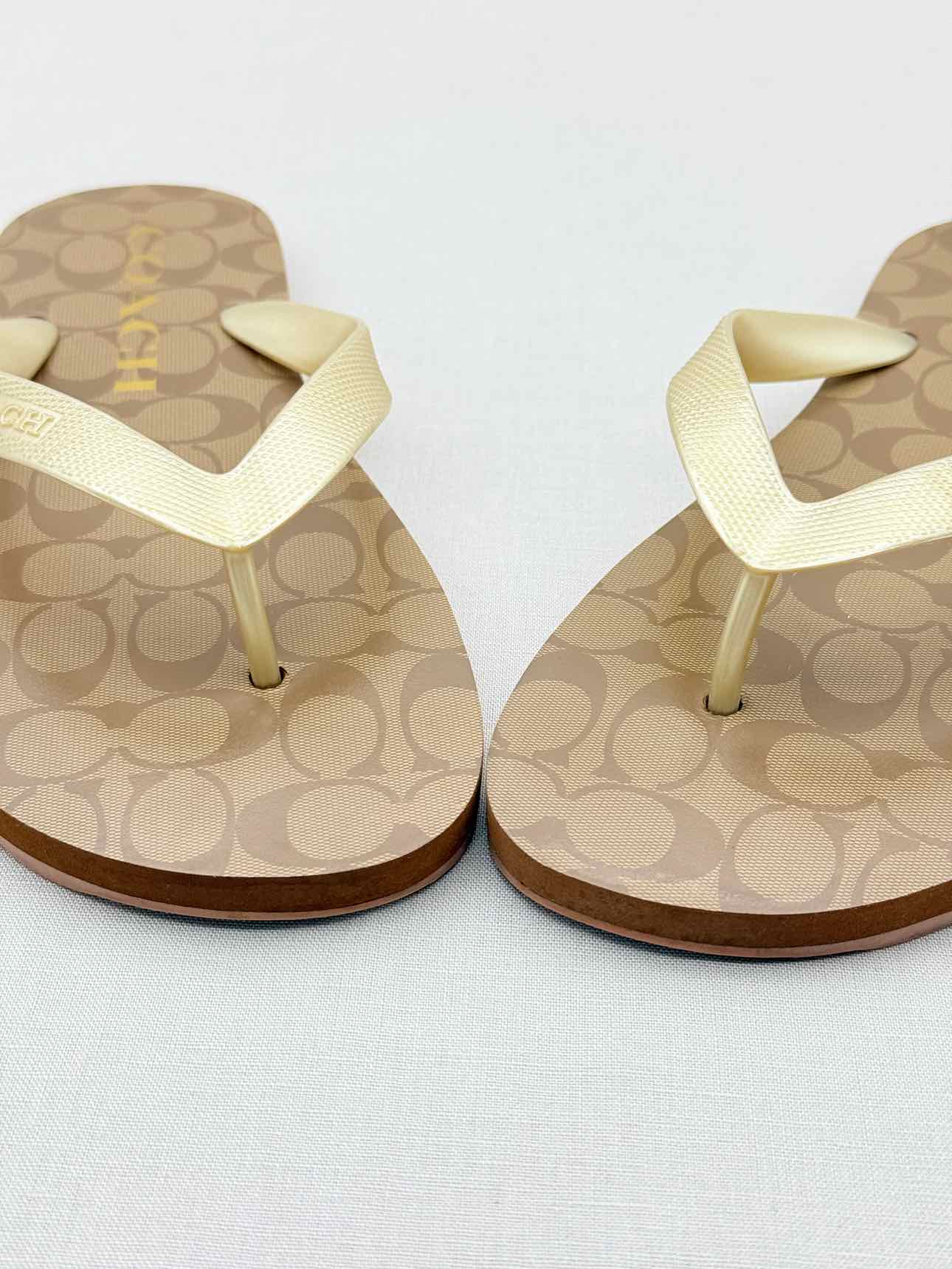 COACH Zak Gold Monogram Size EU 37-38 Flip flops