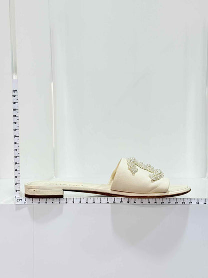 CHANEL CC Beige Size EU 37.5 Mules