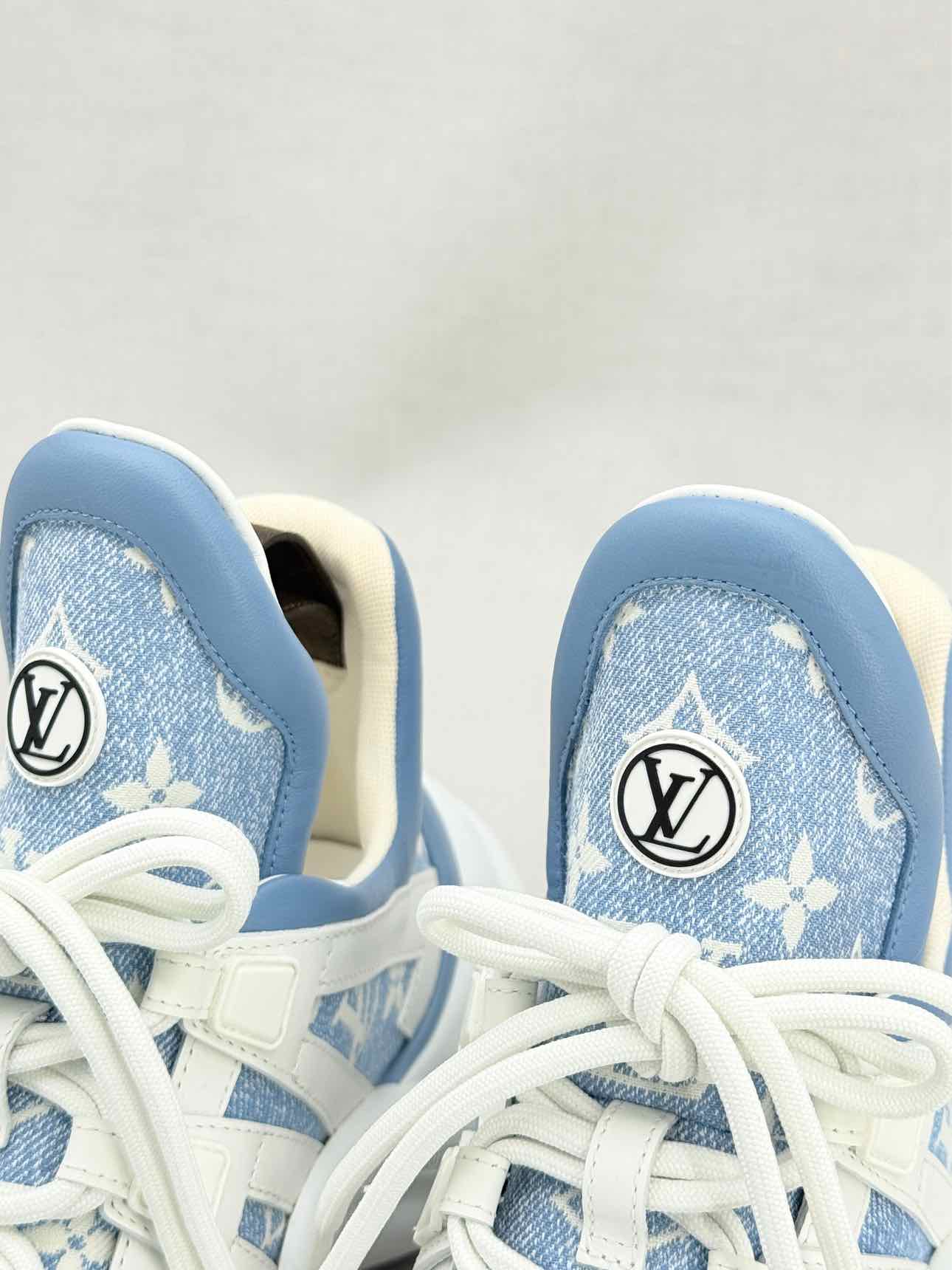 LOUIS VUITTON White & Blue Monogram Size EU 40 Sneakers
