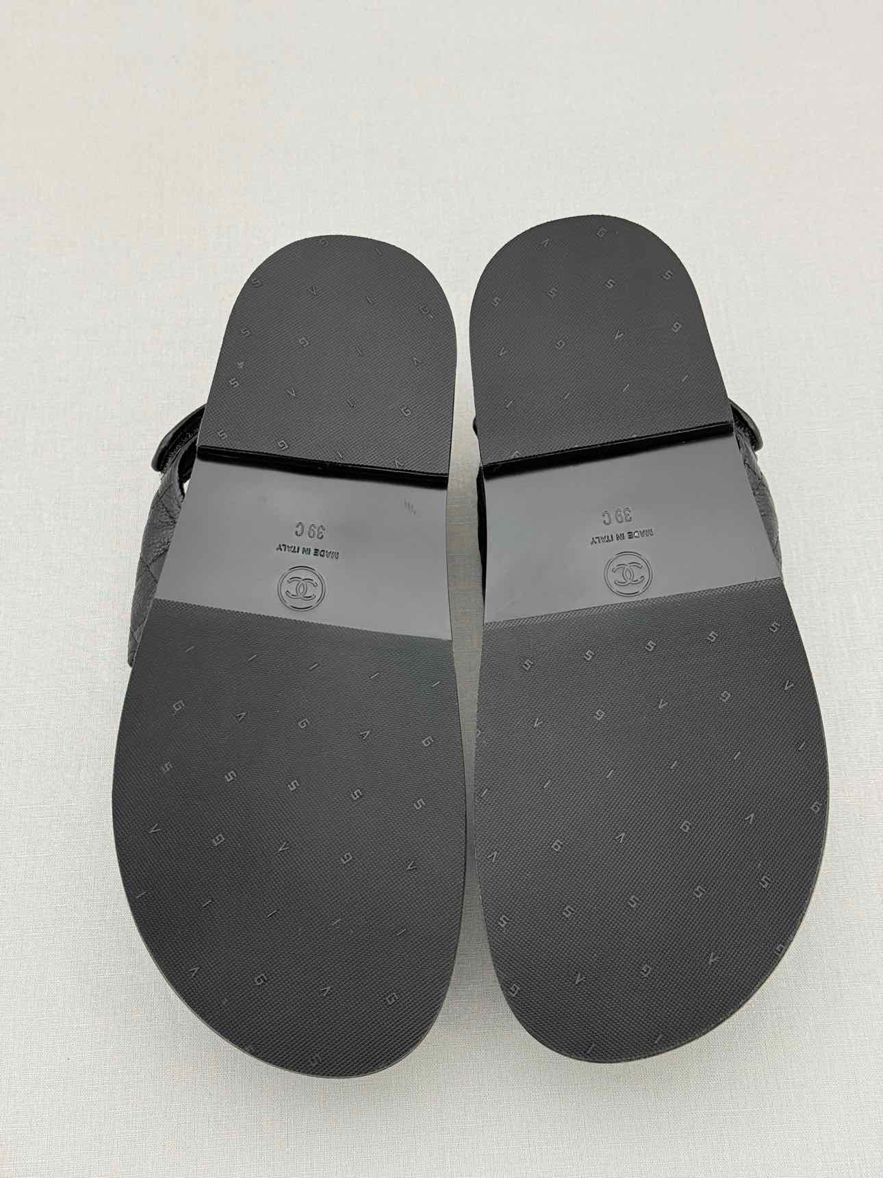 CHANEL Dad Black Quilted Size EU 39 Sandals