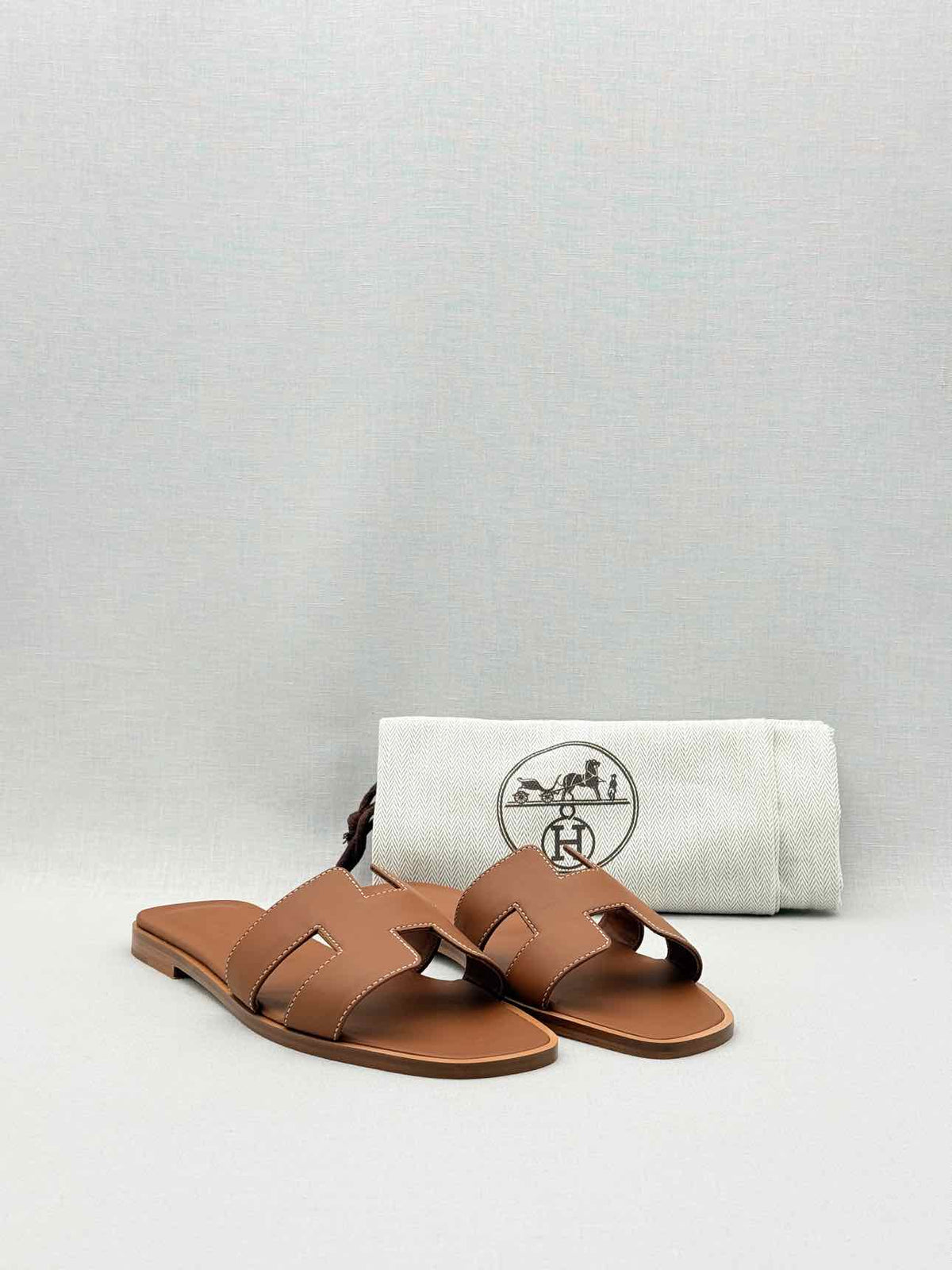HERMES ORAN Gold Size EU 37.5 Sandals