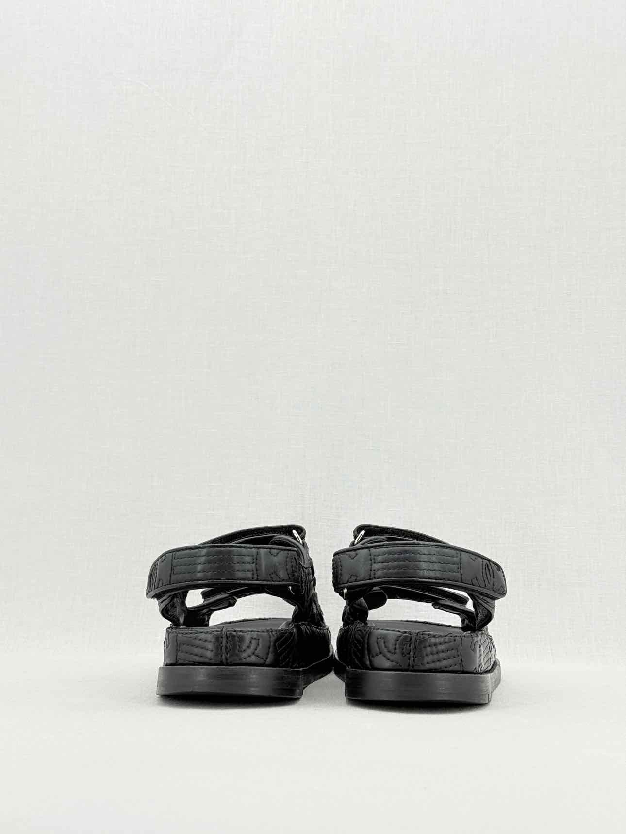 CHANEL Dad Black Quilted Size EU 38.5 Sandals
