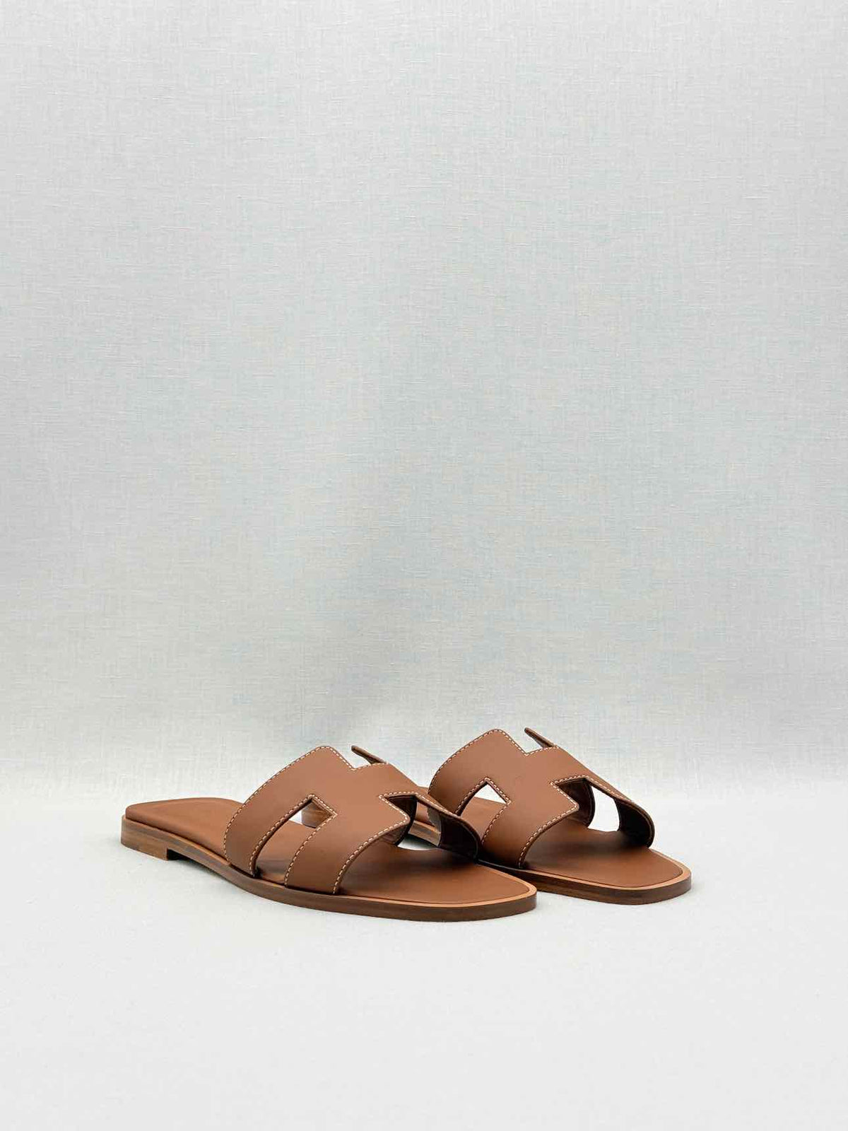 HERMES ORAN Gold Size EU 37.5 Sandals