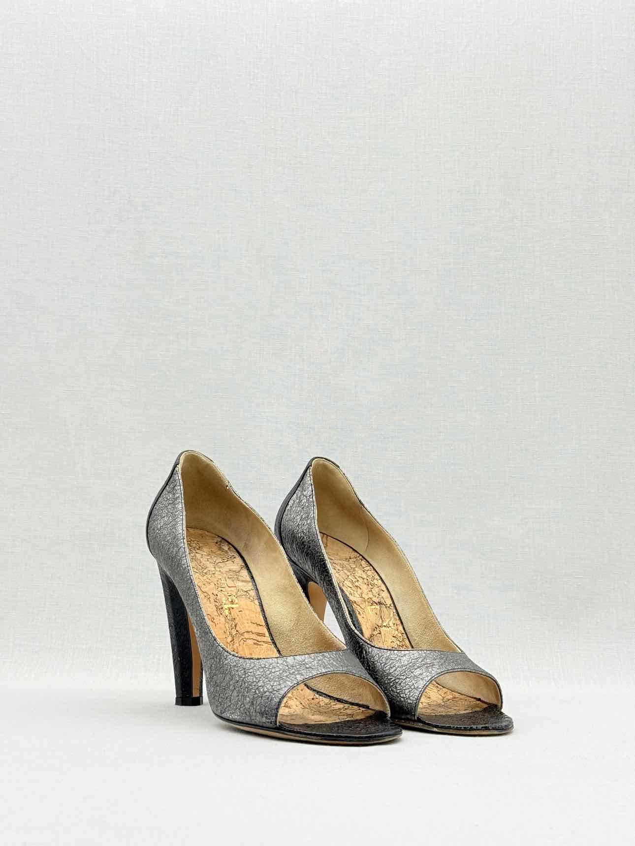 CHANEL Grey & Black Size EU 38.5 Pumps