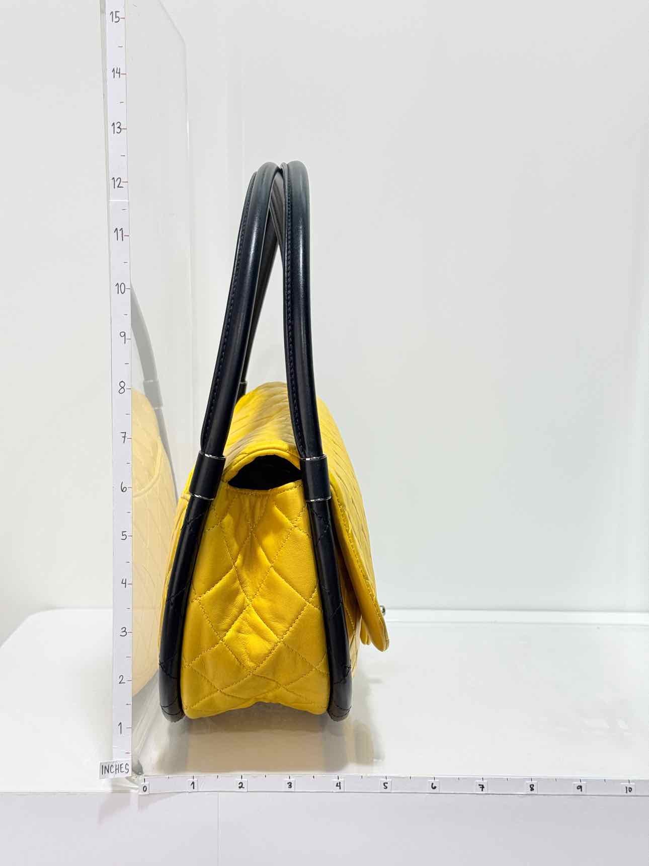 CHANEL Hula Hoop Yellow & Black Quilted Shoulder Bag