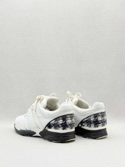 CHANEL White & Black Size EU 40 Sneakers