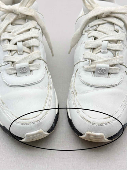 CHANEL White & Black Size EU 40 Sneakers