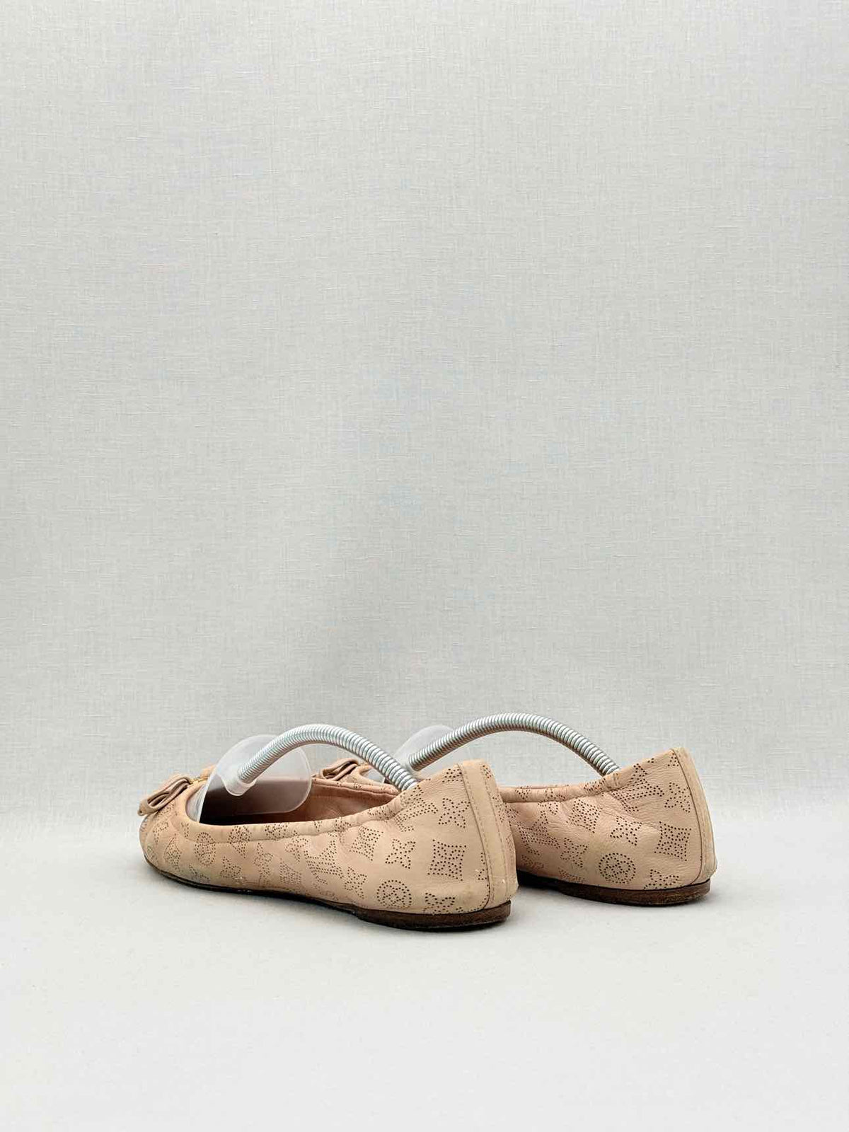 LOUIS VUITTON Scrunch Beige Size EU 38 Ballet Flats