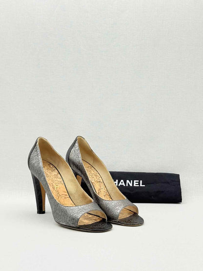 CHANEL Grey & Black Size EU 38.5 Pumps