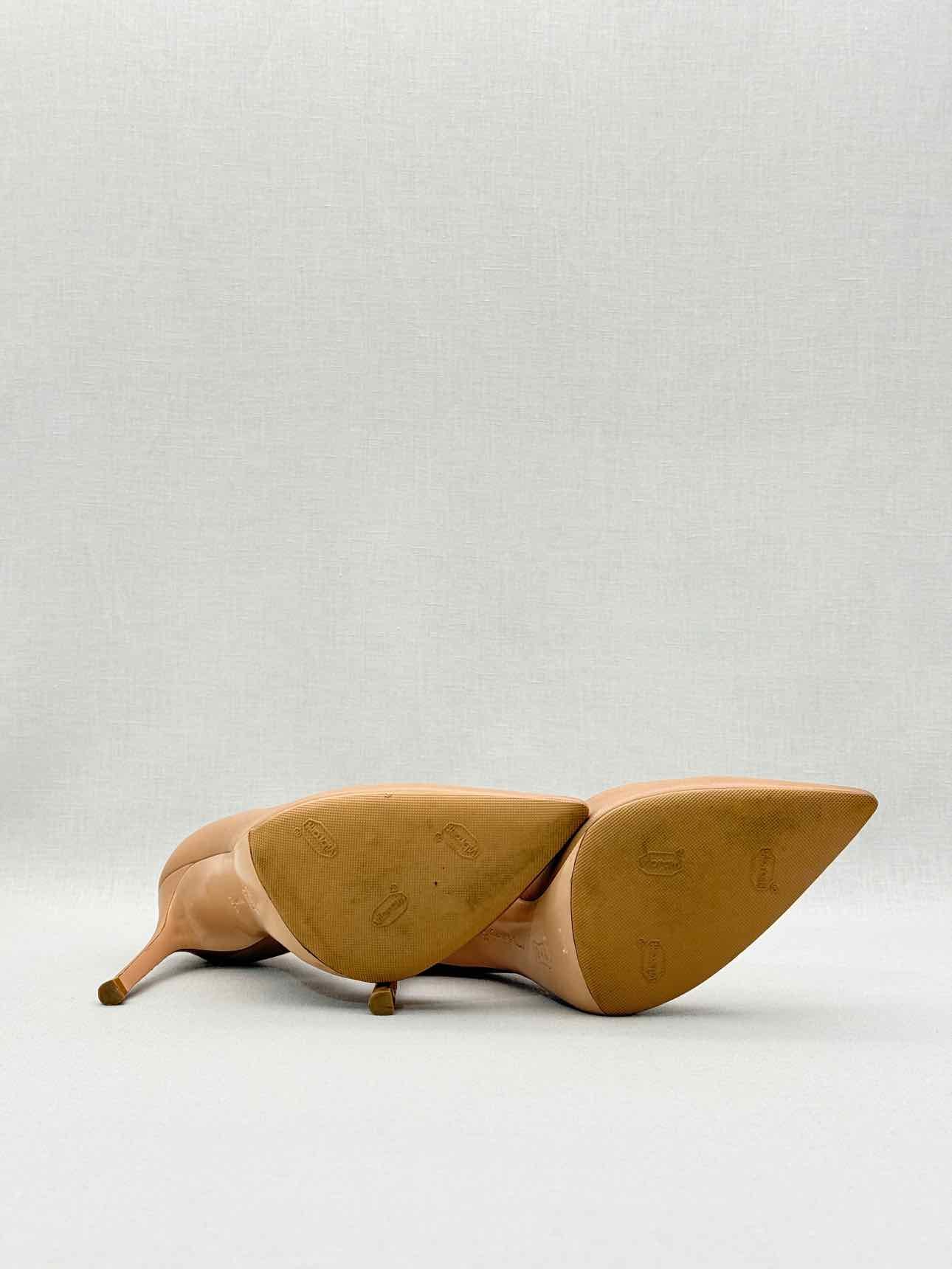 GIANVITO ROSSI Pointed Toe Beige Size EU 35.5 Pumps