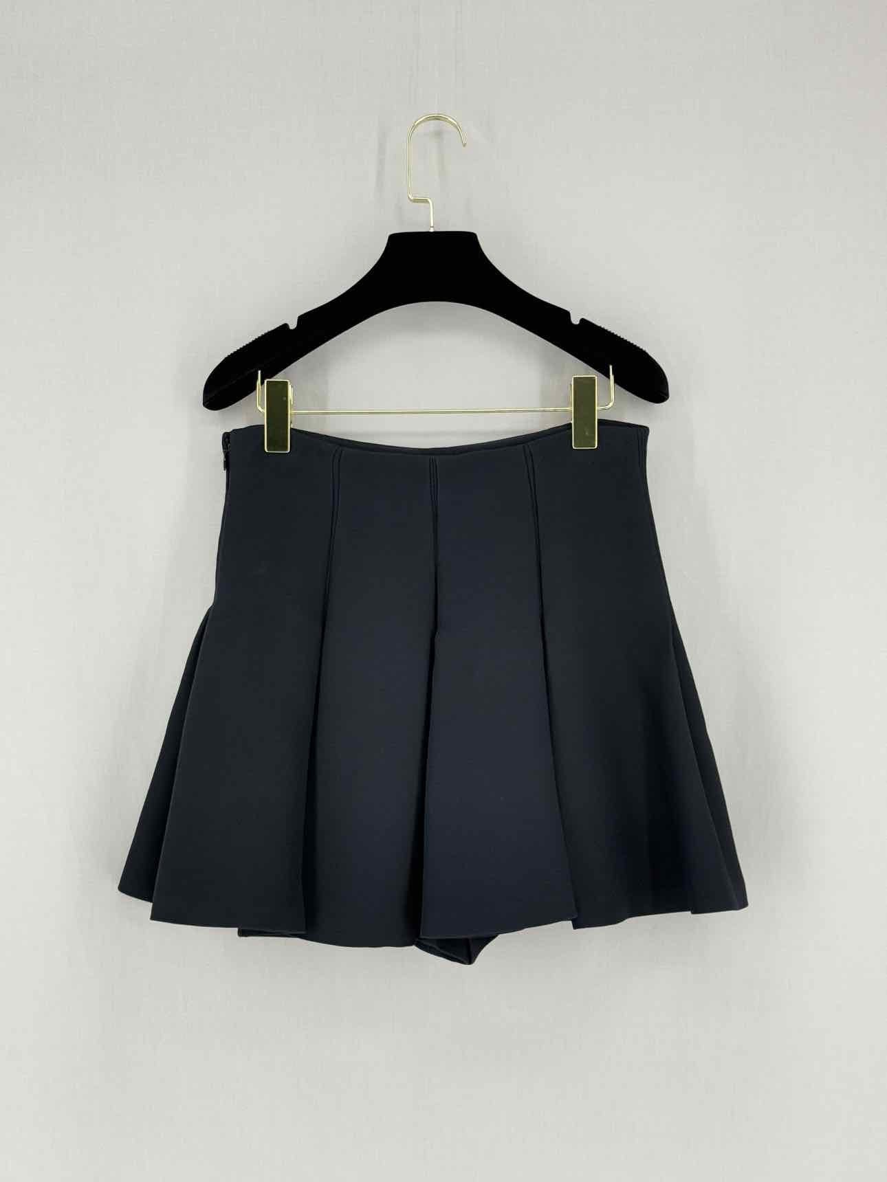 CHRISTIAN DIOR Black Pleated Size US 6 Shorts