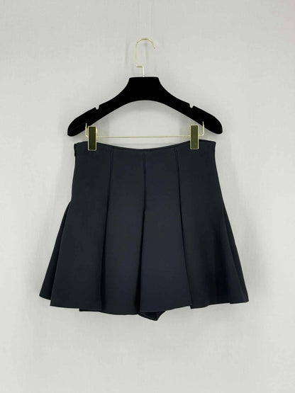 CHRISTIAN DIOR Black Pleated Size US 6 Shorts