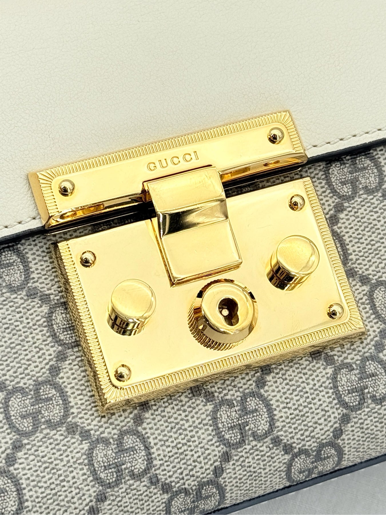 GUCCI Padlock Brown & Beige GG Supreme Shoulder Bag