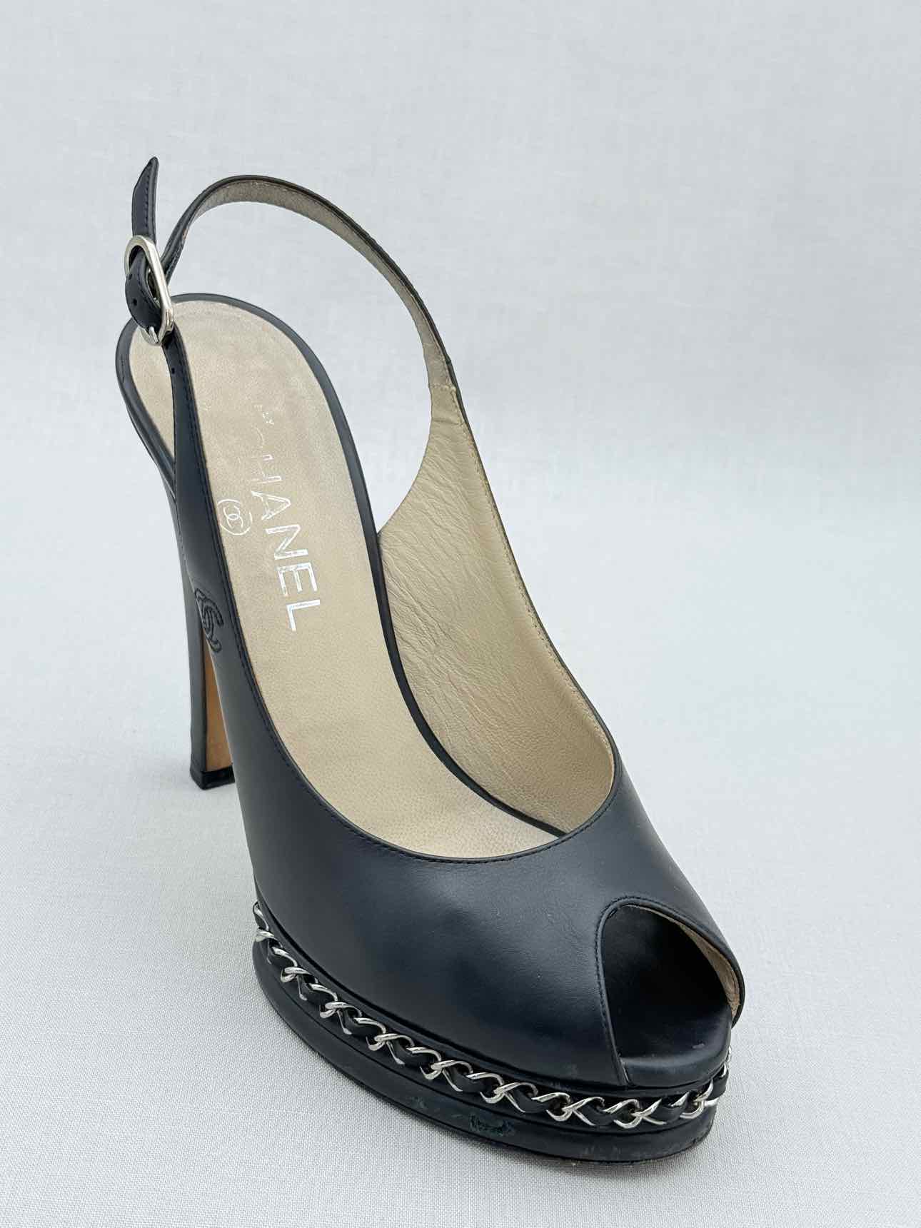 CHANEL Black Size EU 38 Slingbacks