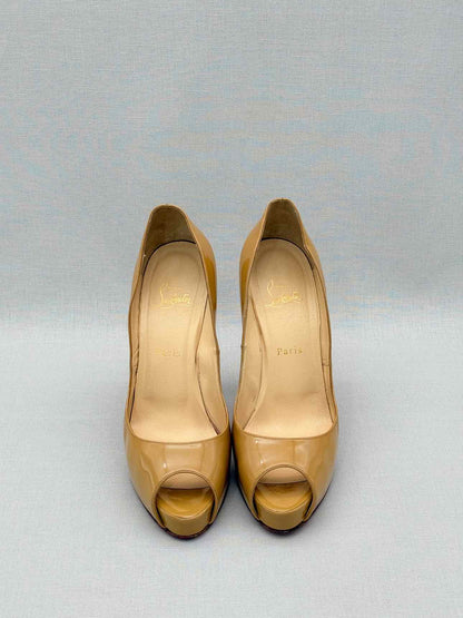 CHRISTIAN LOUBOUTIN Beige Size EU 40 Pumps