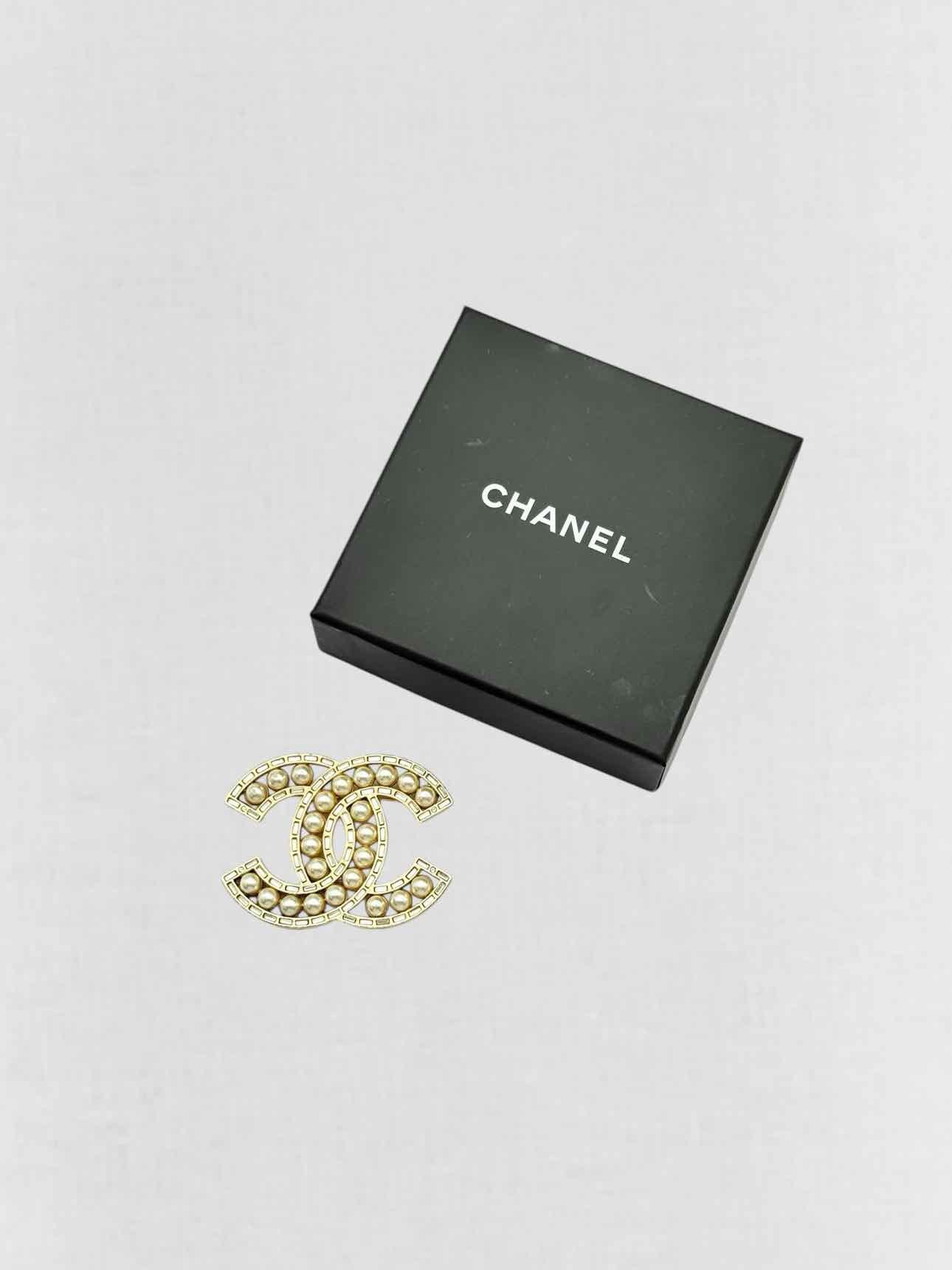 CHANEL Fashion Brooch