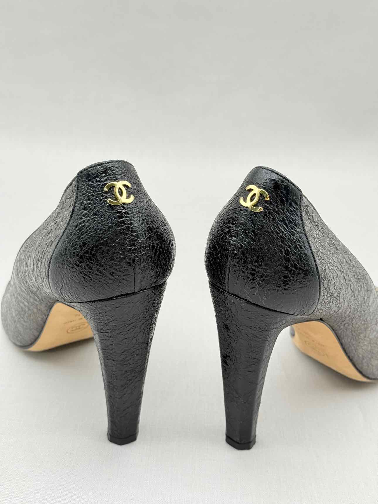 CHANEL Grey & Black Size EU 38.5 Pumps