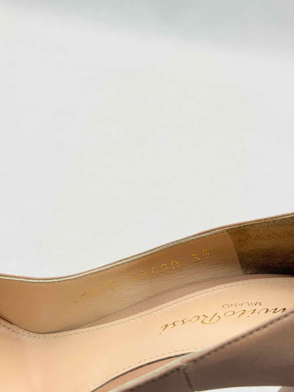 GIANVITO ROSSI Pointed Toe Beige Size EU 35.5 Pumps