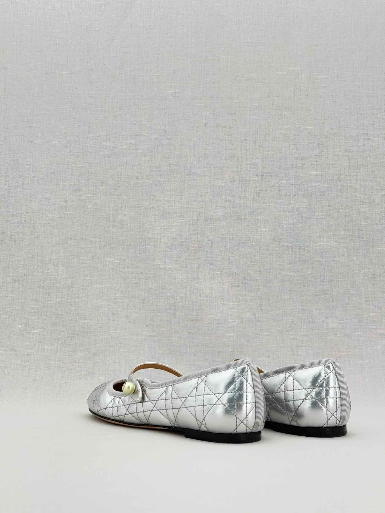 CHRISTIAN DIOR Silver Cannage Size EU 35 Ballet Flats