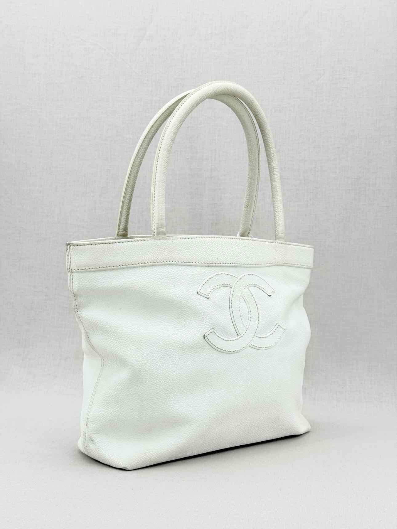 CHANEL White Shoulder Bag