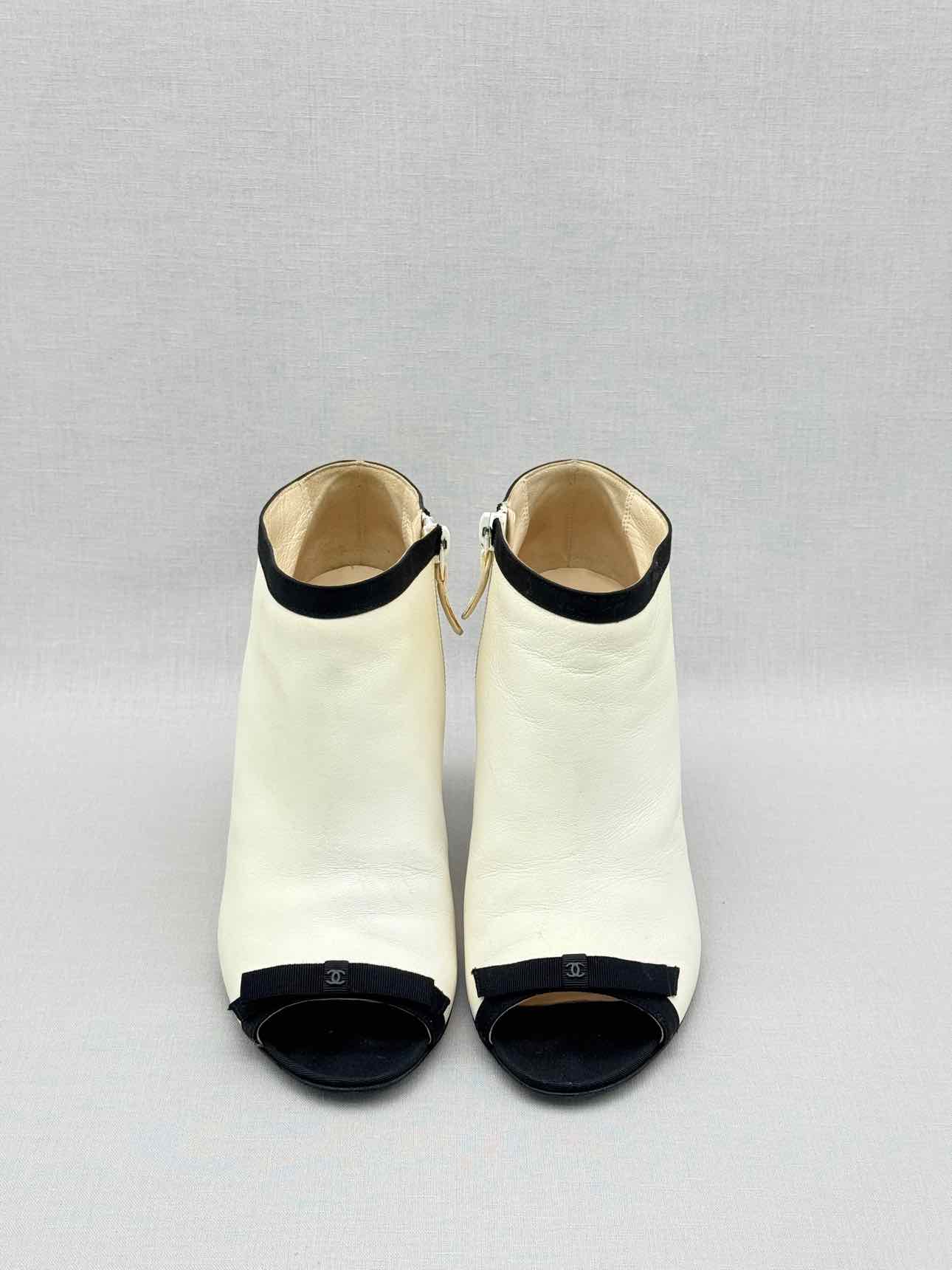 CHANEL Cream & Black Size EU 37.5 Ankle Boots