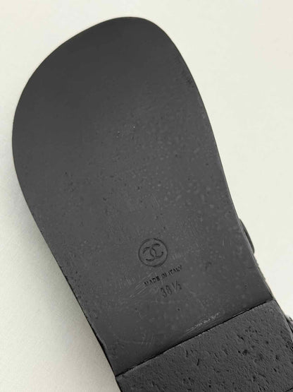 CHANEL Dad Black Quilted Size EU 38.5 Sandals