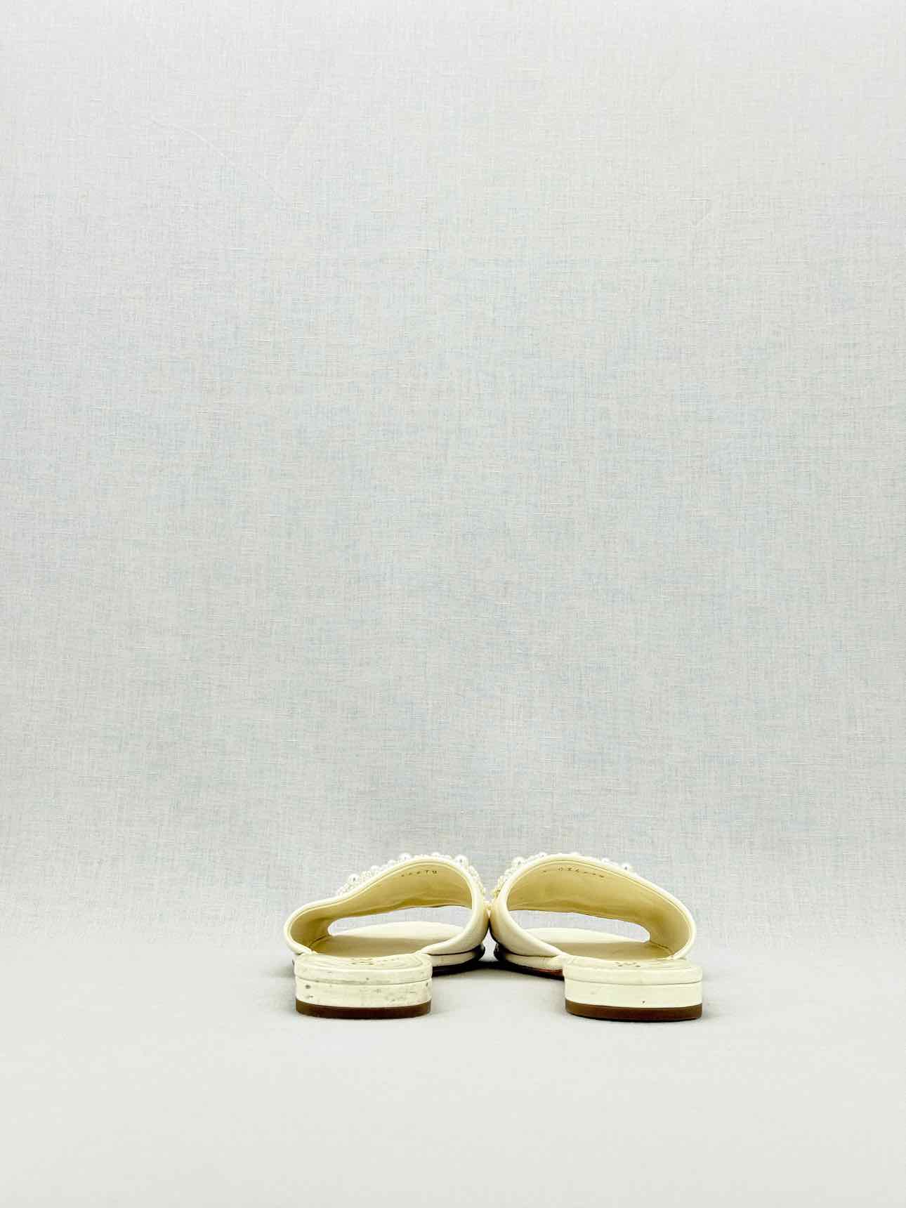 CHANEL CC Beige Size EU 37.5 Mules