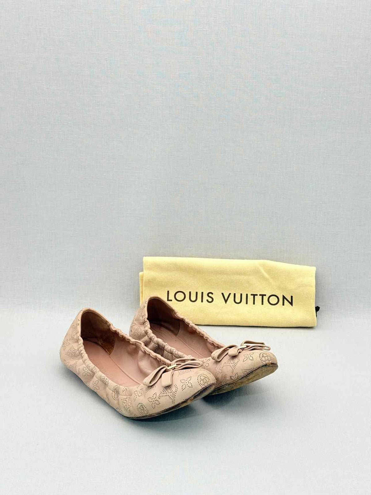LOUIS VUITTON Scrunch Beige Size EU 38 Ballet Flats