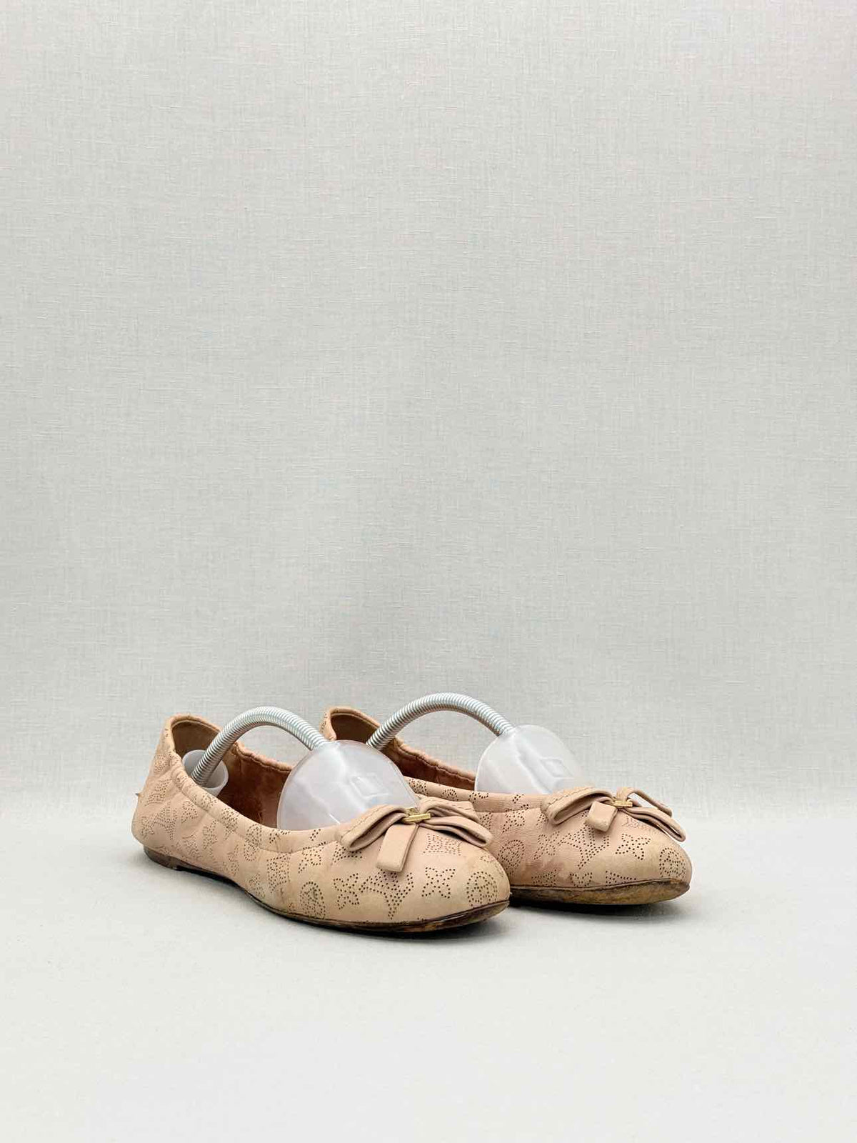 LOUIS VUITTON Scrunch Beige Size EU 38 Ballet Flats