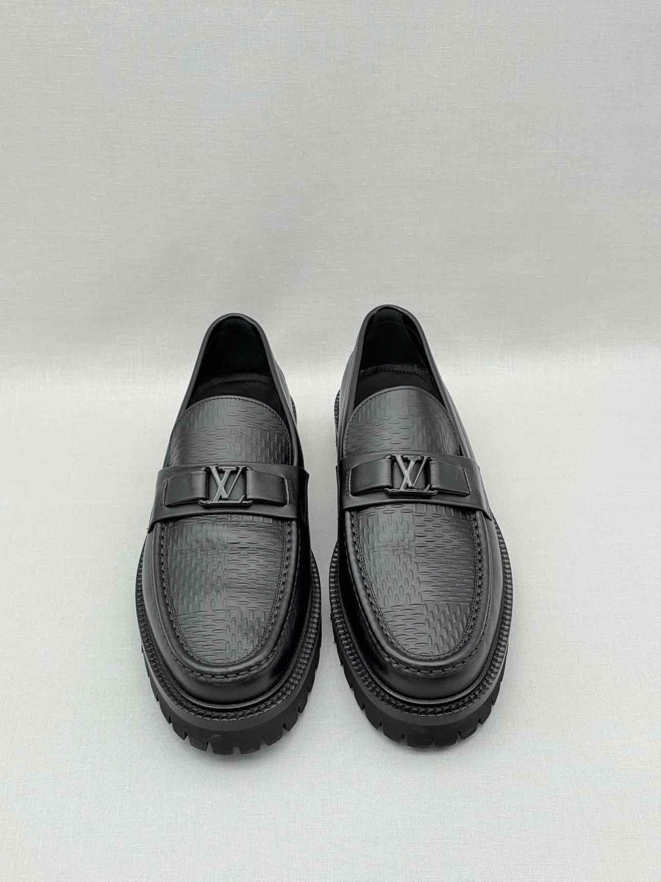 LOUIS VUITTON Major Black Size EU 43 Loafers